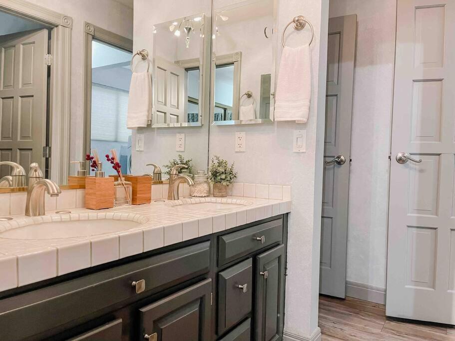 *Entertainment Villa* 5Min To Strip Optional Heated Pool Jacuzzi! Λας Βέγκας Εξωτερικό φωτογραφία